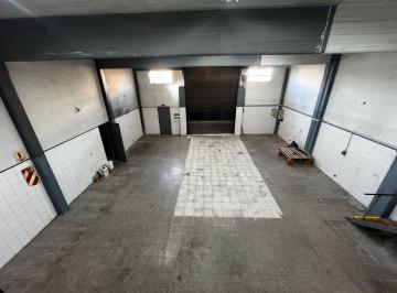 Bodega-Galpón · 185m² · 2 Ambientes · 1 Cochera · Galpón en Munro