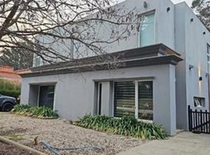 Casa · 160m² · 4 Ambientes · 3 Cocheras