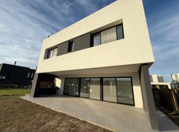 Casa · 183m² · 5 Ambientes · 2 Cocheras · Excelente Casa a Estrenar en Vila Marina II Lote Interno