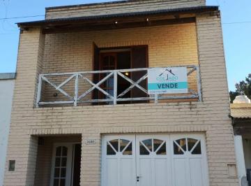 Casa de 3 ambientes, Nueve de Julio · En Venta 3 Ambientes Al Frente con Balcon. - Excelente Casa de Dos Plantas