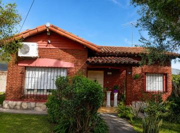 Casa · 140m² · 4 Ambientes · 3 Cocheras · Casa 4 Ambientes en Terreno de 700 m²