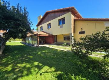 Casa de 7 ambientes, San Isidro · Casa C/excelente Lote - 4/5 Dorm - 3 Baños - Quincho - Pileta