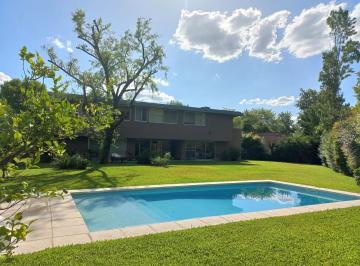 Casa · 255m² · 6 Ambientes · 4 Cocheras · Casa en Venta Altamira