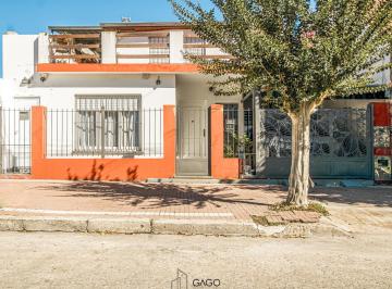 Casa · 175m² · 4 Ambientes · Casa 3 Ambientes en Lote Propio Mas 2 Ambientes con Terraza en Planta Alta