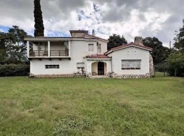 Casa · 200m² · 8 Ambientes · 1 Cochera · Casa a Reciclar con 1323 m² Frente a Plaza del Zorrilla en Cerro de Las Rosas