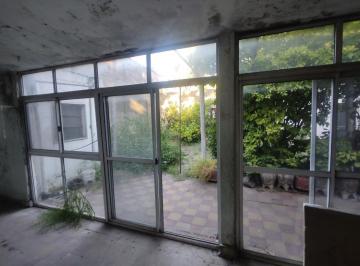 Casa · 200m² · 4 Ambientes · Venta. Casa Lote Propio a Reciclar. Parque. Caseros