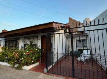 PH · 85m² · 3 Ambientes · 1 Cochera · Casa en PH 3 Ambientes - Totalmente Independiente!