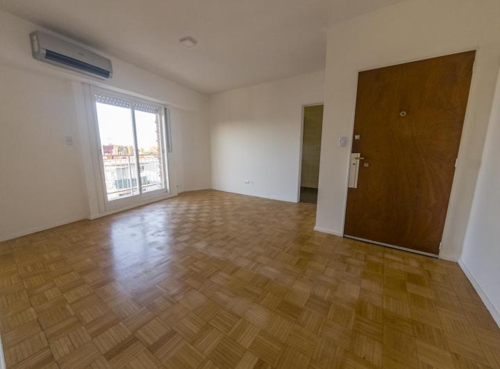 Departamento 3 Ambientes con Balcón (Av Gral Paz 8300)