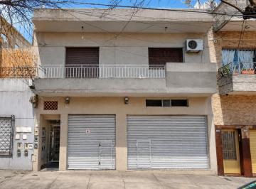Casa · 242m² · 6 Ambientes · 2 Cocheras · Casa en Venta en Block 3 Departamentos 2 Locales Comerciales