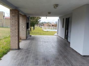 Casa de 5 ambientes, Villa Parque Siquiman · Alquiler Anual en Villa Parque Siquiman con Pileta