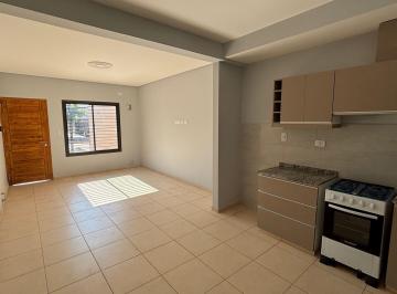 Casa · 70m² · 4 Ambientes · 1 Cochera · ¡Oportunidad Única! Casa en Alquiler, Godoy Cruz