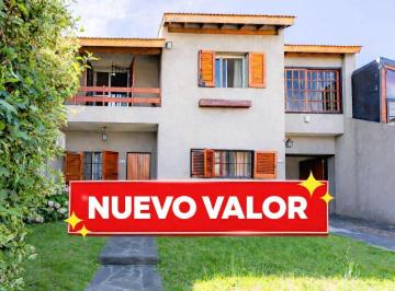 Casa · 400m² · 6 Ambientes · 3 Cocheras · Casa en Venta de 6 Ambientes Tapiales