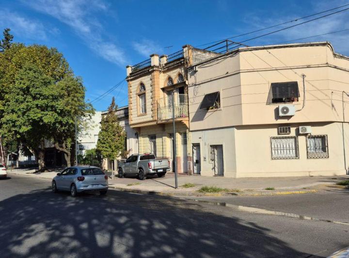 Local comercial · 180m² · 7 Ambientes