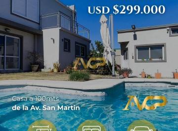 Casa · 264m² · 5 Ambientes · 2 Cocheras · Casa en Venta en Villa Carlos Paz Impecable!
