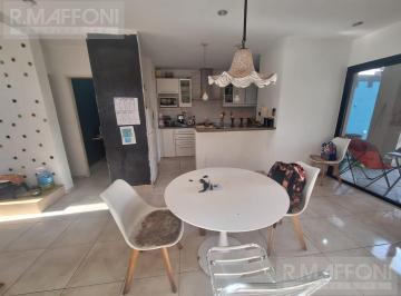 Casa · 140m² · 5 Ambientes · 2 Cocheras · Casa en Burzaco