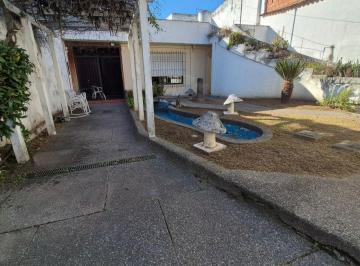 Casa de 7 ambientes, San Miguel de Tucumán · Sobre Rep. de Libano. Hermosa Casa! Jardín Impresionante