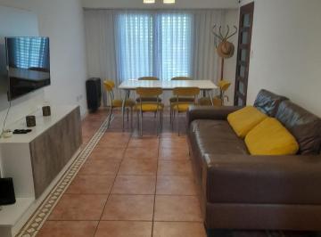 Casa · 4 Ambientes · 1 Cochera · Casa en San Carlos