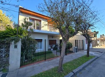 Casa · 212m² · 6 Ambientes · 3 Cocheras · Casa en Venta en San Antonio de Padua