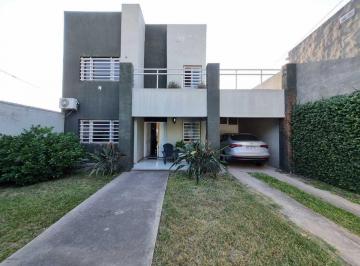 Casa · 130m² · 6 Ambientes · 2 Cocheras · Casa en Venta – Roca 3132 Barrio Obligado
