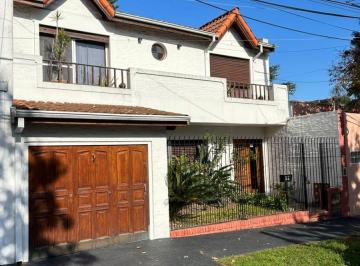 Casa de 6 ambientes, Vicente López · Chalet 6 Amb. C/galería, Jardín y 2 Cocheras - Las Heras 2700, Florida.