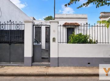 Casa · 120m² · 5 Ambientes · Casa en Alquiler - 2 Dorm. 2 Baños - La Plata