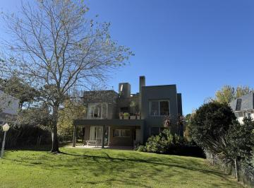 Casa · 280m² · 5 Ambientes · Casa en Venta - 4 Dorm. 5 Baños - Pinamar