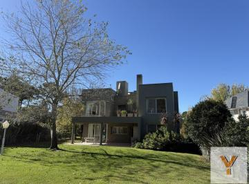 Casa · 280m² · 5 Ambientes · Casa en Venta - 4 Dorm. 5 Baños - Pinamar