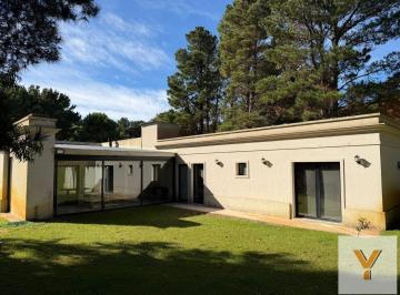 Casa · 131m² · 4 Ambientes · Casa en Venta - 3 Dorm. 2 Baños - Pinamar