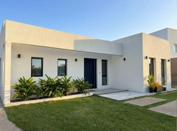 Casa de 4 ambientes, Pilar · Casa Moderna en San Ramiro