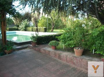 Casa · 197m² · 5 Ambientes · 1 Cochera · Casa en Venta - 4 Dorm. 3 Baños - 881 m² - Semicentro Olavarría