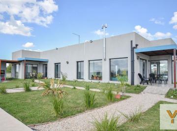 Casa · 170m² · 6 Ambientes · 2 Cocheras · Casa en Venta - 4 Dorm. 3 Baños - Cochera - 1.750 m² - Club de Campo El Mirador