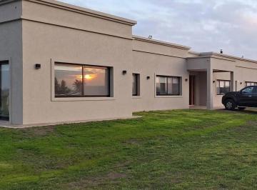 Casa · 332m² · 5 Ambientes · Casa en Venta - 3 Dorm. 4 Baños - 270 m - Chacras de La Trinidad