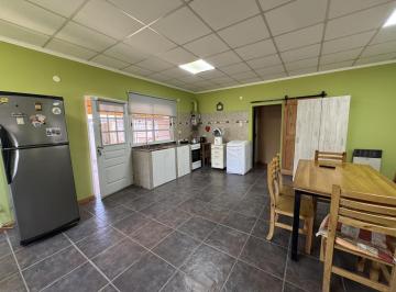 Casa · 164m² · 4 Ambientes · 1 Cochera · Casa 2 Dorm. | Pileta y Terreno 1000 m² | Colonia Avellaneda