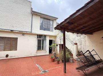 Casa · 377m² · 12 Ambientes · Venta de Casa Multifamiliar en San Isidro con Patio y Terraza