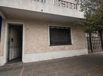 Casa · 377m² · 12 Ambientes · Venta de Casa Multifamiliar en San Isidro con Patio y Terraza