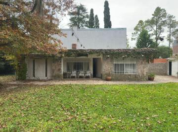 Casa · 128m² · 4 Ambientes · Los Robles y Timbues, 2 Dorm., a Reciclar.