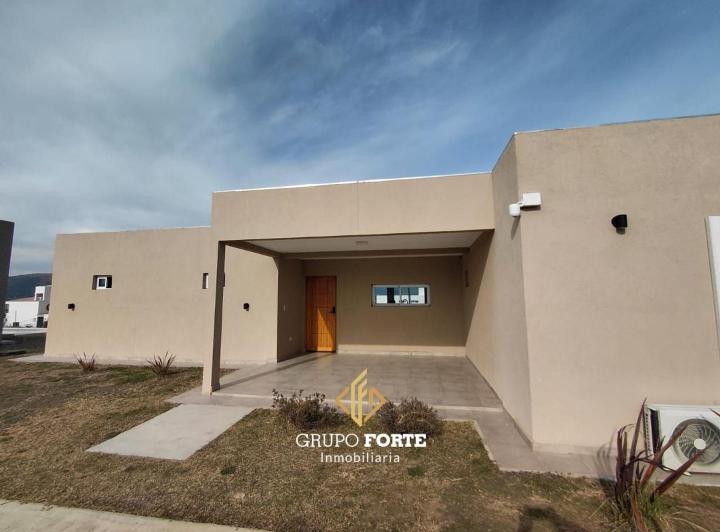 Casa · 107m² · 4 Ambientes · 3 Cocheras