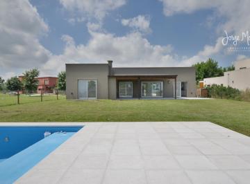 Foto Principal · Casa Venta Barrio San Sebastián con Pileta en Una Planta - Area 1 - 3 Dorm. - Parquizada