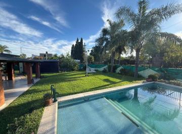 Casa · 140m² · 4 Ambientes · 2 Cocheras · Espectacular Casa Quinta en Sauce Viejo