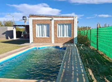 Quinta vacacional · 101m² · 1 Dormitorio · 1 Cochera · Casa Quinta con Pileta, Albardón, San Juan.