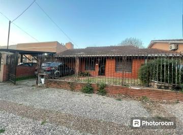 Casa · 149m² · 4 Ambientes · 1 Cochera · Venta Casa 4 Ambientes Luis Guillon Pileta Jardin