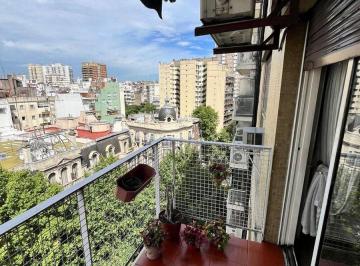 Departamento · 63m² · 4 Ambientes · Alquiler Recoleta 4 Amb Balcón Piso Alto Luz