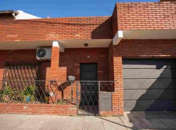 Casa · 105m² · 4 Ambientes · 1 Cochera · Venta Casa 4 Ambientes - Lomas del Mirador