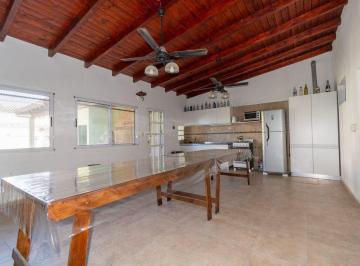 Casa · 150m² · 6 Ambientes · 2 Cocheras · Venta Casa Pueblo Esther