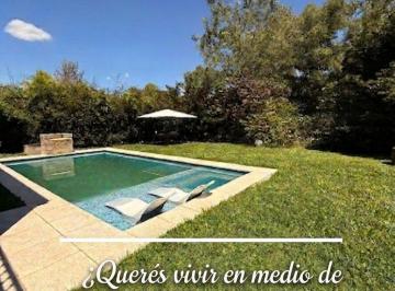 Casa · 220m² · 5 Ambientes · 4 Cocheras · Venta Casa 5 Ambientes con Piscina Apto Credito