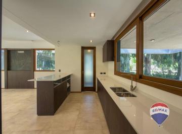 Casa · 260m² · 5 Ambientes · 1 Cochera · Casa en Venta en Miralagos, 3 Dorm.