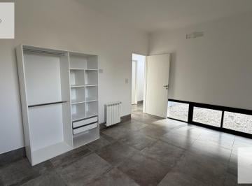 Casa · 110m² · 5 Ambientes · 4 Cocheras · Casa en Santa Elena