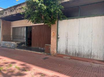 Casa · 124m² · 4 Ambientes · 1 Cochera · Venta/casa/todos Los Servicios/microcentro.