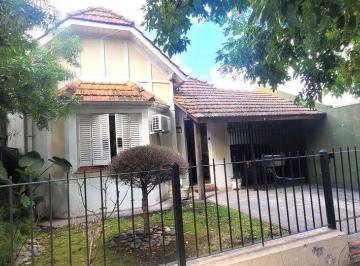 Casa · 146m² · 4 Ambientes · 1 Cochera · Venta Casa con Jardin, Ramos Mejia