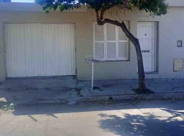 Casa · 88m² · 4 Ambientes · 1 Cochera · Venta Casa 2 Dorm. Cochera B° Los Paraisos